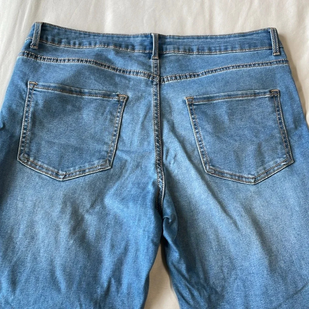 💰Denim & Co medium wash straight leg high rise jeans size 12 - Picture 7 of 7